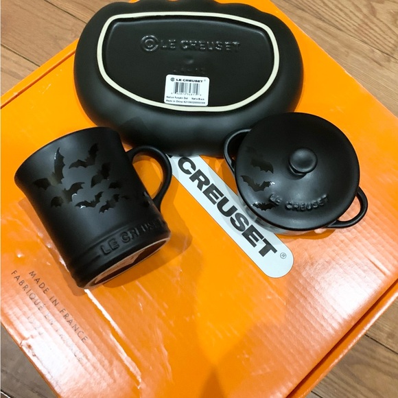 Le Creuset Matte Black with Bat Decal, set of-3! - Picture 3 of 7